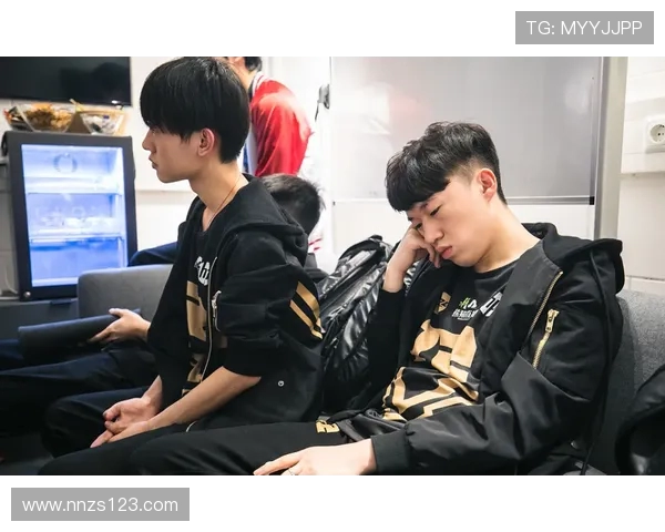 RNG在世界大师赛中的团队配合分析与表现评估