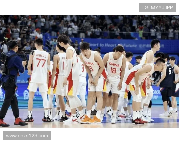 上海篮球队在亚运会上的灵活性表现引发热议展现团队协作与战术创新